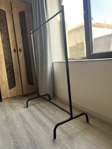 Mağaza asılqanları: Ölçü texmini Hündürlük 134 Eni 103 Metall paltar asılqanı/rax - — 3