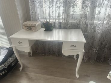 стол на тапчан: Комплект офисной мебели, Стол, цвет - Белый, Б/у
