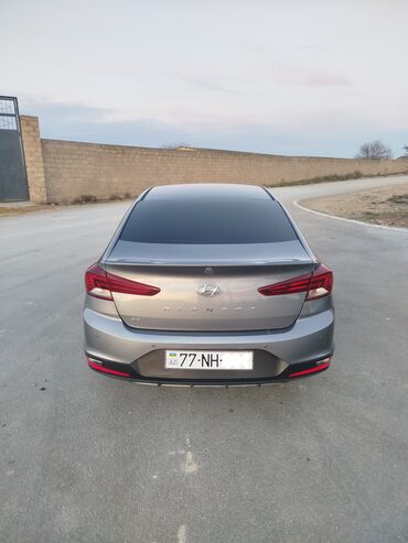 Hyundai: Hyundai Elantra: 2 l | 2019 il Sedan — 4