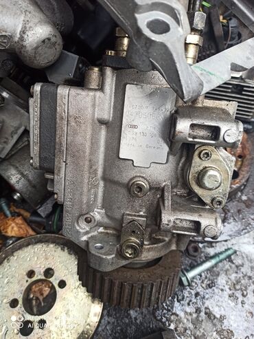Двигатели, моторы и ГБЦ: Дизельный мотор Audi 2.5 л, Б/у