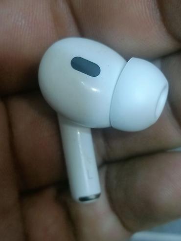 правый наушник: AirPods Pro 2 (Lightning), модель A2699 — левый наушник - — 2