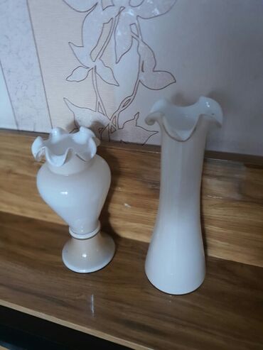 пластмассовая посуда оптом: Продаю вазы, молочное стекло СССР