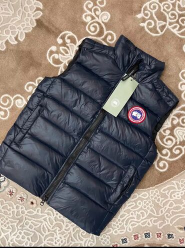 семейные одежды: Продаю или меняю Безрукавку CANADA GOOSE Очень хорошего качества