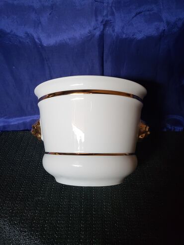 Ostali kućni dekor: Saksija nova Vohenstrauss J.Seltmann Bavaria. 1950g +. Porcelanska — 2