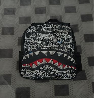 Сумкалар: Рюкзак SprayGround 🩶🖤 Особенности: - Вместительное основное отделение — 1