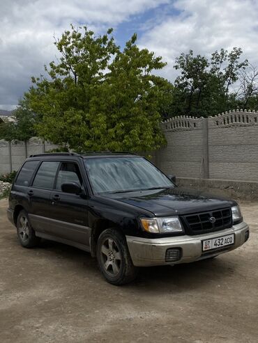 subaru outback цена бишкек: Автомобиль Subaru Forester, универсал черного цвета с серыми