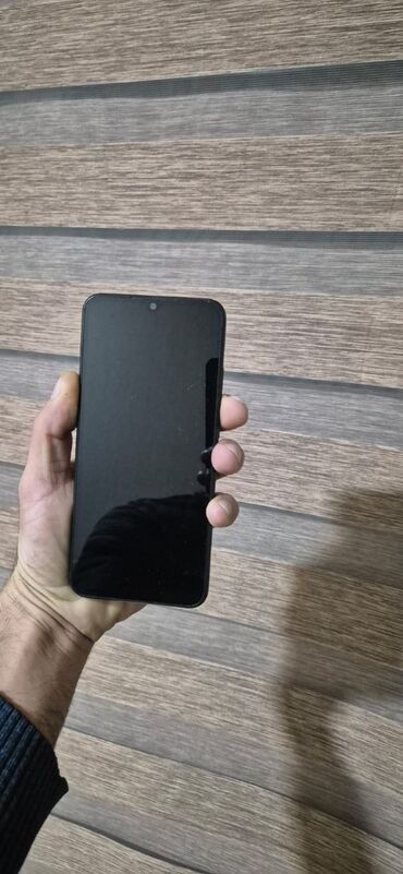 Redmi: Super vezyetde di 2 ci tel kimi istifadə olunub eziyi ciziqi donmaqi — 4