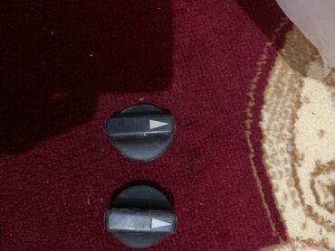 Maqnitofonlar: Bosch avtomobil maqnitofonu (head unit) üçün əsas blok və metal montaj — 28