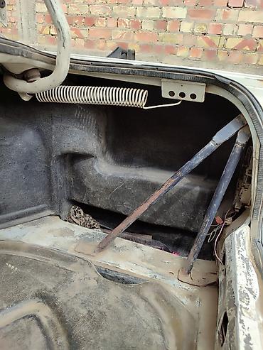 Audi: Audi 100: 1988 г., 2.3 л, Ручные, Бензин, Седан — 12