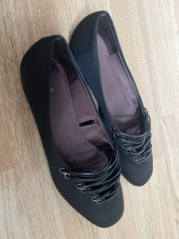 şnurlu qadın mokasinləri: Baletkalar, Zara, Ölçü: 37, rəng - Qara, Yeni