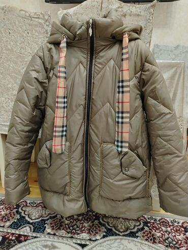 qaqa geyimi: Qadınlar üçün qışlıq şişmə palto - Rəng: zeytun/boz ton - Ölçü: 50