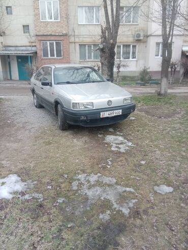 Volkswagen: Volkswagen Passat: 1988 г., 1.8 л, Механика, Газ, Седан