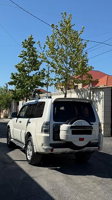 pajero mini: Mitsubishi Pajero (IV nəsil) – ağ rəngli, tam ölçülü 4x4 SUV. Əsas — 8