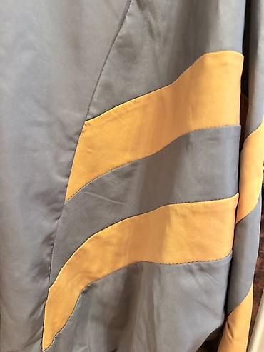 Kişi geyimləri: İdman geyim dəsti – kül rəngi, sarı zolaqlı - 2 hissəli dəst: jaket — 3
