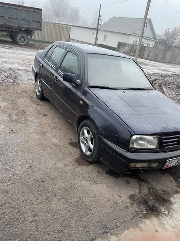 mazda demio машына: Volkswagen Vento: 1994 г., 1.8 л, Механика, Газ, Седан