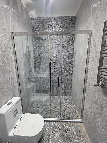 Duş kabinaları, arakəsmələr: Duş kabinəsi – sürüşkən qapılı, temperli şüşə - 2 qanadlı sürüşən qapı — 1