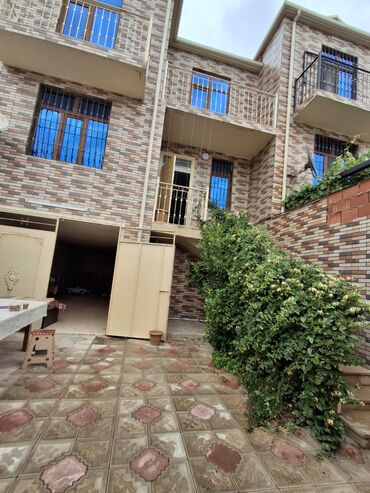 Həyət evləri və villaların satışı: Kirayə: 2 mərtəbəli evin daxilində genişlik və işıqlılıq üstünlük — 12