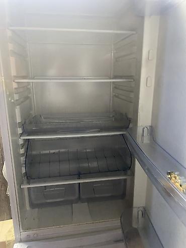 indesit: НЕ РАБОЧИЙ Холодильник Indesit, классический белый, с нижней — 3