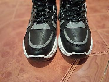 adidas krasovka: TƏÇİLİ SATILIR.REAL ALIÇIYA ENDİRİM OLUNACAQ.Uşaq/yeniyetmə üçün idman — 3