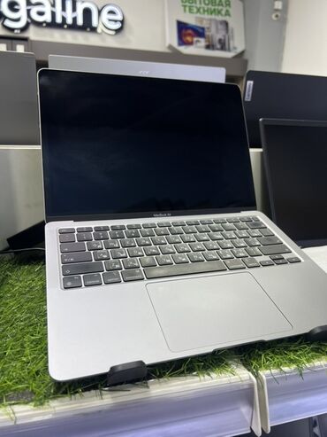 приставка для смарт тв: Ноутбук, Apple, 8 ГБ ОЗУ, Apple M1, 13.3 ", Для несложных задач, память SSD