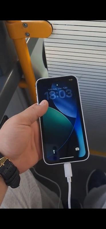 010 sim nomreler: IPhone 11, 64 GB, Gümüşü, Simsiz şarj, Face ID — 1