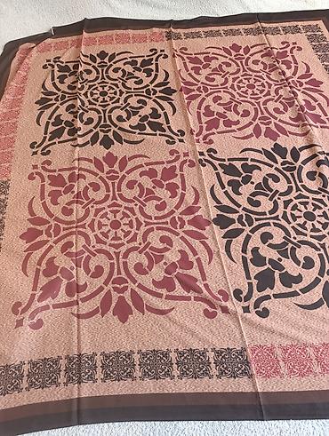 Шарфы, палантины: Шелковый платок с узором. Отличается изысканным дизайном с — 9