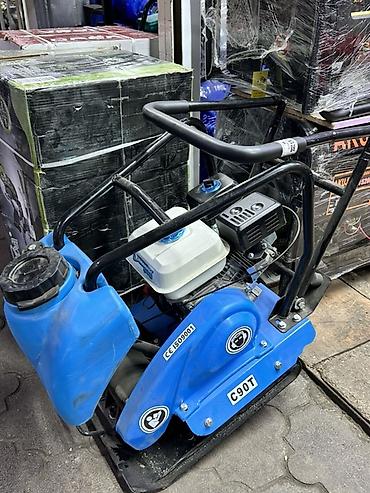 Аренда виброплит: Виброплита C90T (бензиновая) Описание: - Компактная реверсивная — 2