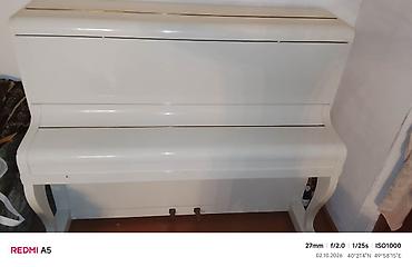klasik gitara: CALISIA dik piano – ağ rəngli, klassik upright model. Xüsusiyyətlər — 1