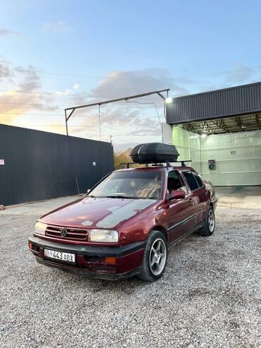 Volkswagen: Volkswagen Vento: 1993 г., 1.8 л, Механика, Бензин, Седан