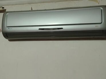 şvaki kondisioner: Kondisioner 30-35 kv. m, Split sistem