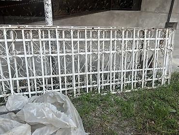 zabor: Ağ rəngdə dekorativ dəmir barmaqlıq panelləri - Material: qalın — 1