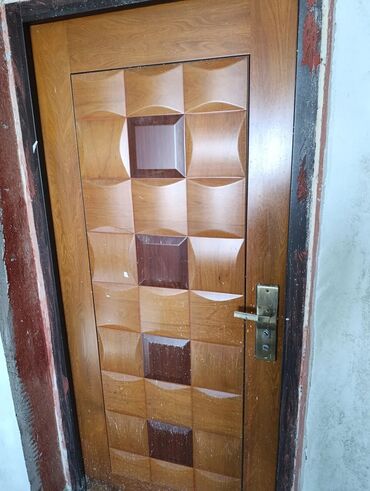 продаю дом район дордой: 75 м², 4 комнаты, Подвал, погреб, Забор, огорожен