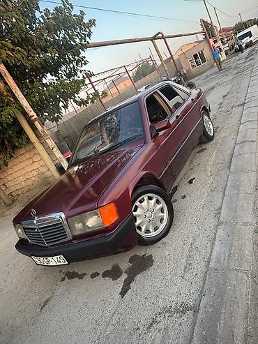 mercedes 170 b: Mercedes-Benz 190 (W201) sedan - Kuzov: 4 qapılı sedan, tünd bordo — 5