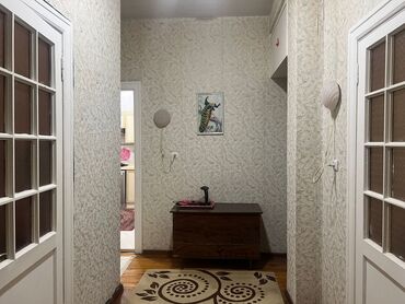 Uzunmüddətli kirayə mənzillər: Сдается квартира в районе Азнефть,напротив 6 школы. 3 /4 этаж3 — 3