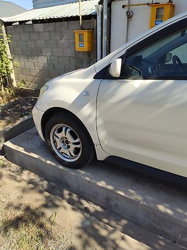 Toyota: Toyota Ist: 2003 г., 1.5 л, Автомат, Бензин, Хэтчбэк — 3