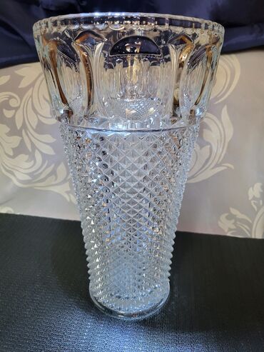 Vaze i saksije: Vaza, Staklo, Novo na lalafo.rs — 1 Vaze i saksije: Vaza, Staklo, Novo — 1