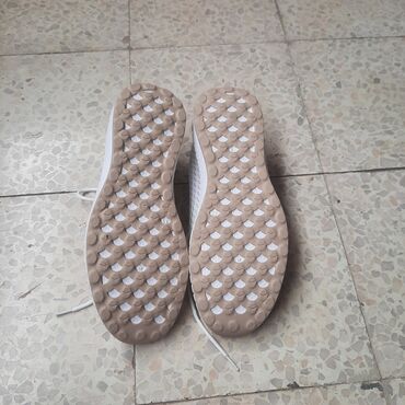 Women's Sneakers and athletic shoes: Cene 500 i 800 din
bele 1000 din — 10