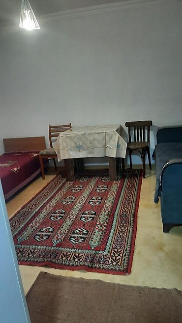 bayil kirayə: Insaatcilar metrosuna 5 deqiqeliy mesafede xazeykali heyetde 1 otag — 1
