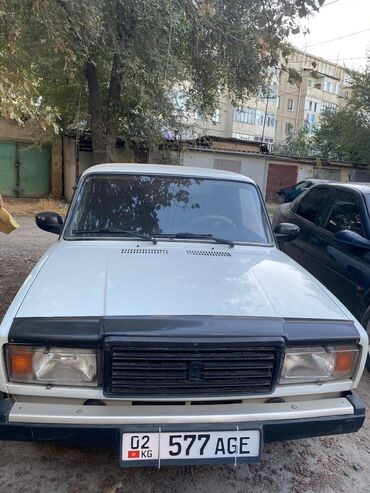 кузовные детали на ниву: Легковой автомобиль LADA 2107 (седан), белый цвет, классическая