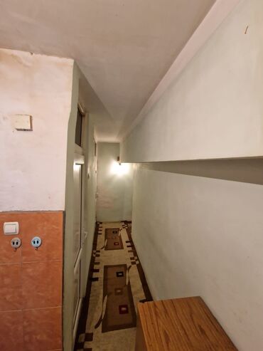 Kommersiya daşınmaz əmlakının satışı: Satılır: 1 mərtəbəli binanın altında yerləşən, ayrıca girişi olan — 6