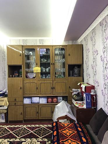 Продажа коттеджей и домов: Продаю дом в ж/м Ала-тоо общей площадью 90м2 4комнаты + — 5