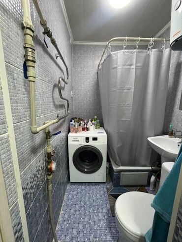 сдаю квартиру район эркиндик боконбаева: 1 бөлмө, 30 кв. м, Хрущевка, 1 кабат, Косметикалык ремонт