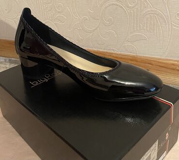 продаю женские туфли: Туфли Basconi, 40, цвет - Черный