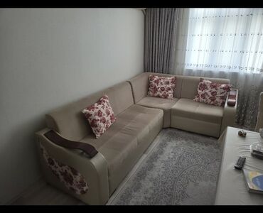Masalar və oturacaqlar: Divan, İşlənmiş, Çatdırılma yoxdur