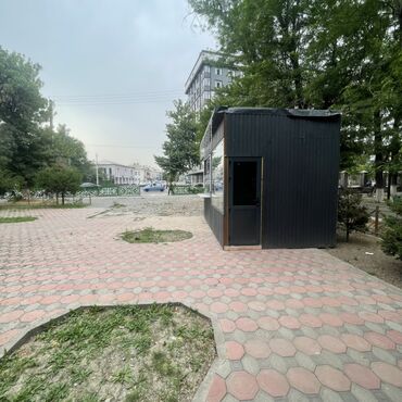 маленькое помещение в аренду: Продажа!!! Небольшой торговый павильон тёмного цвета с окном выдачи и