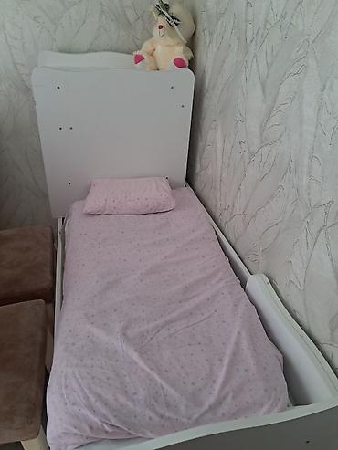 divar yataq: Oğlan və qız üçün, İşlənmiş, Dördbucaq, Beşik, Dəstsiz, Matras ilə, Yellənmə mexanizmsiz — 2