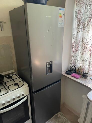 Холодильники: Холодильник Hisense, Новый, Трехкамерный