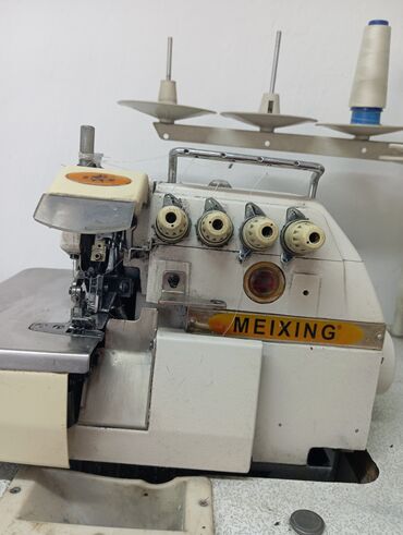 поесной машинка: Швейная машина Полуавтомат
