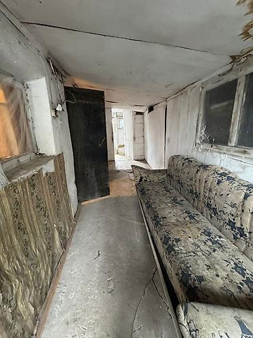 Продажа коттеджей и домов: Срочно продаётся пристроенная времянка в центре города, район — 4