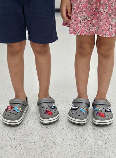 crocs: Uşaq üçün rezin kroks tipli terliklər - Rəng: boz - Material: yüngül — 1